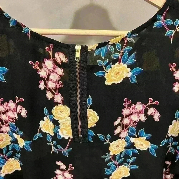 Pink Rose size medium sheer blouse - Picture 3 of 6